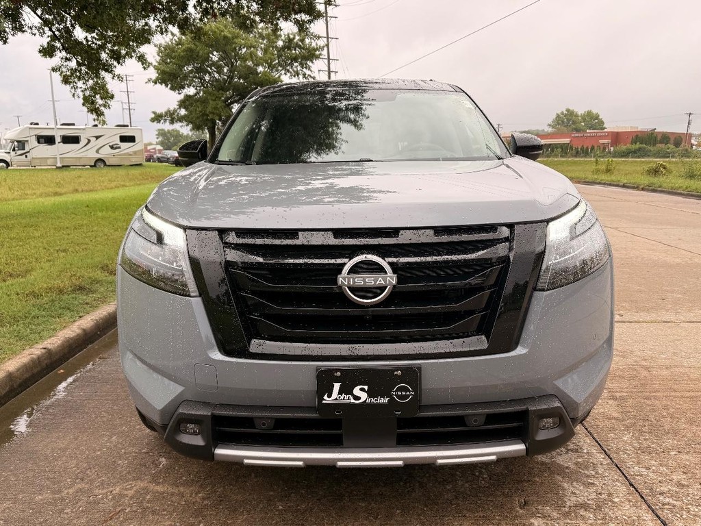 Nissan Pathfinder Vehicle Full-screen Gallery Image 39