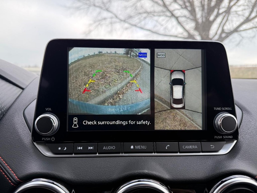 Nissan Sentra Vehicle Full-screen Gallery Image 02