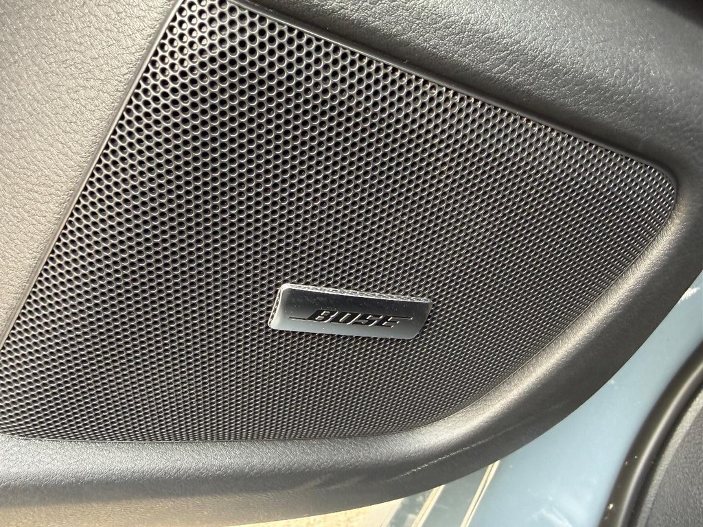 Nissan Sentra Vehicle Full-screen Gallery Image 05