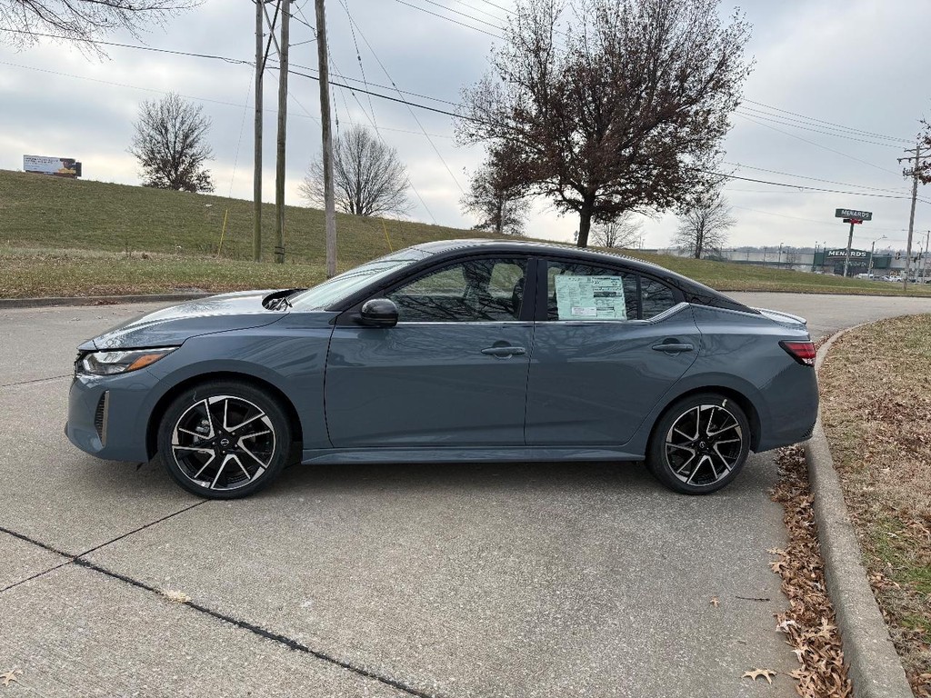 Nissan Sentra Vehicle Full-screen Gallery Image 08