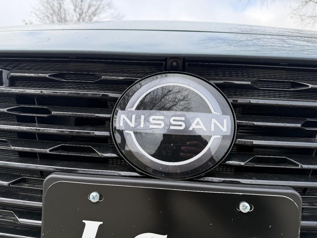 Nissan Sentra Vehicle Full-screen Gallery Image 12