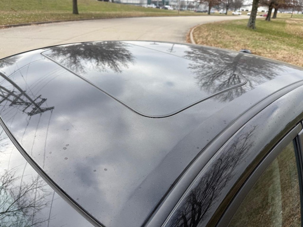 Nissan Sentra Vehicle Full-screen Gallery Image 15