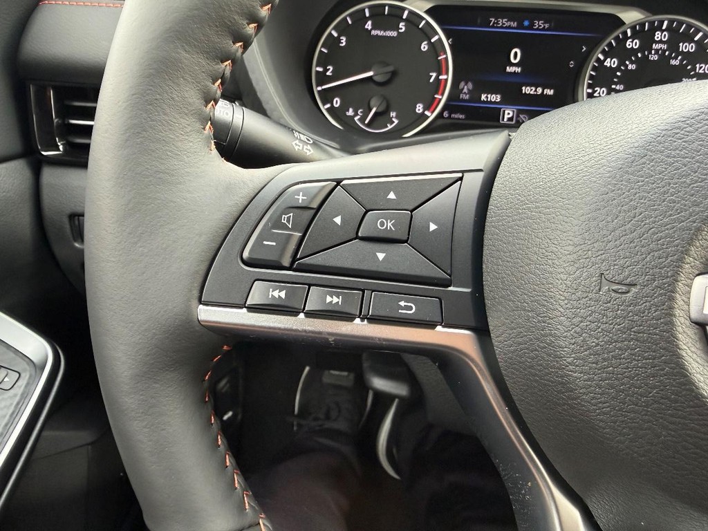 Nissan Sentra Vehicle Full-screen Gallery Image 23