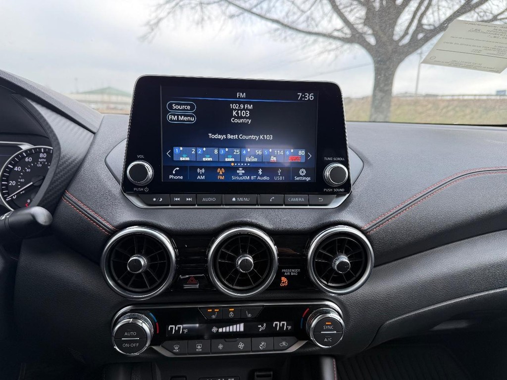 Nissan Sentra Vehicle Full-screen Gallery Image 28