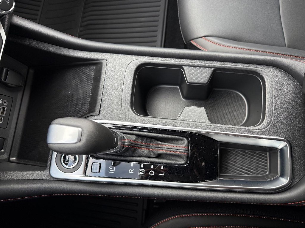 Nissan Sentra Vehicle Full-screen Gallery Image 29