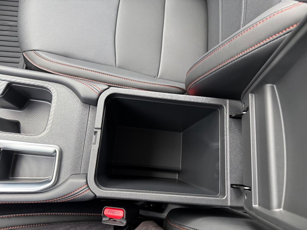 Nissan Sentra Vehicle Full-screen Gallery Image 30