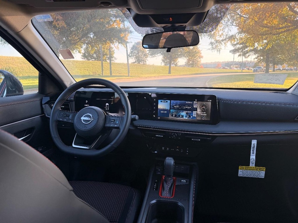 Nissan Kicks Vehicle Full-screen Gallery Image 07