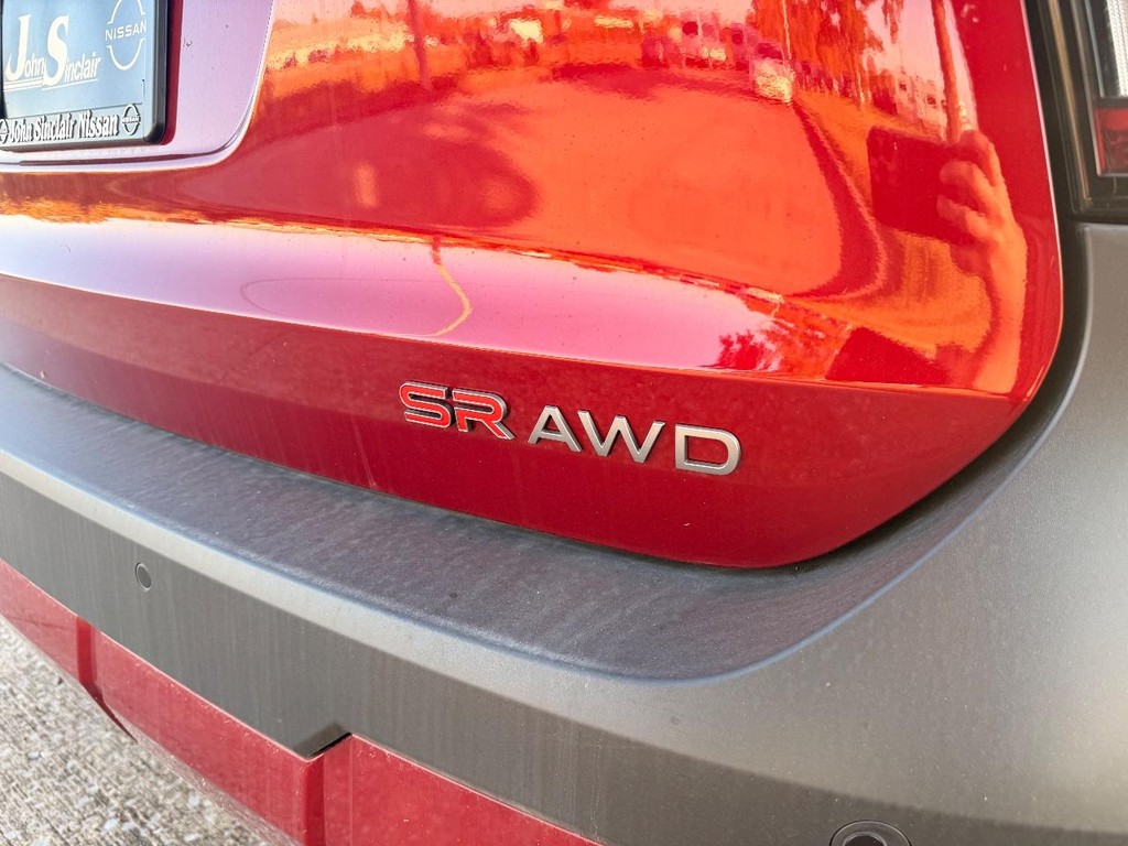 Nissan Kicks Vehicle Full-screen Gallery Image 09