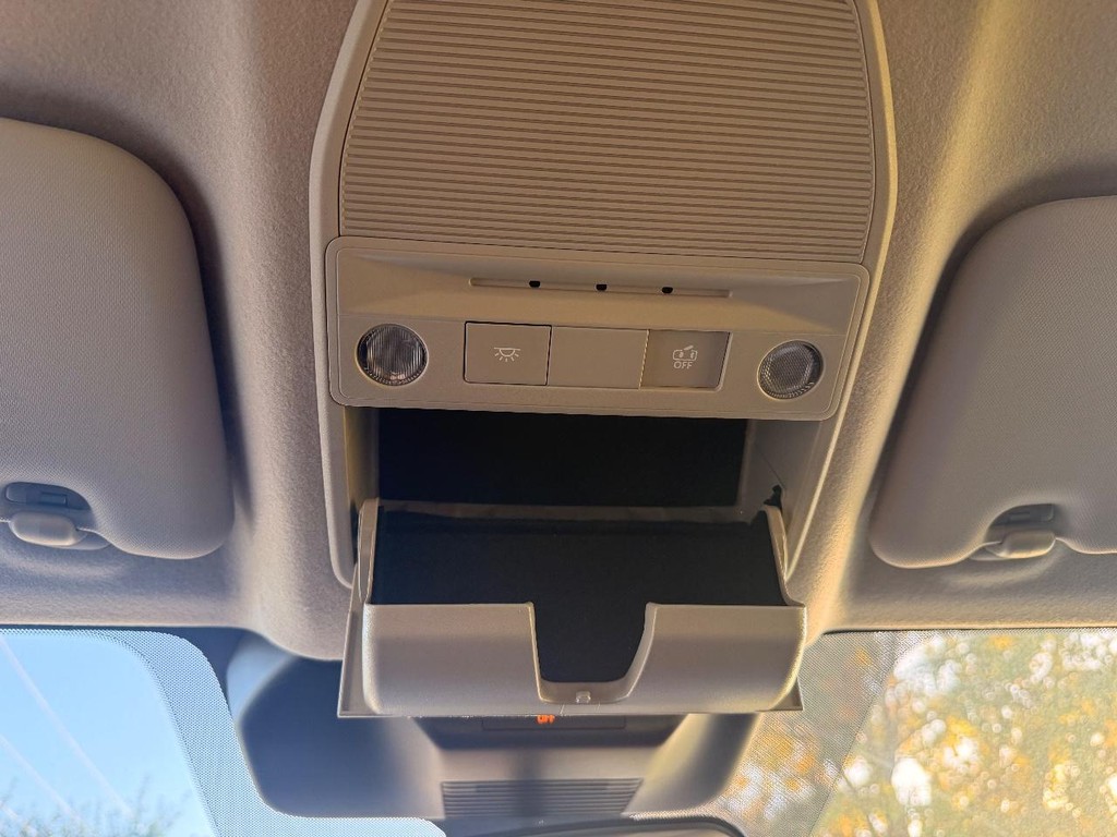 Nissan Kicks Vehicle Full-screen Gallery Image 10