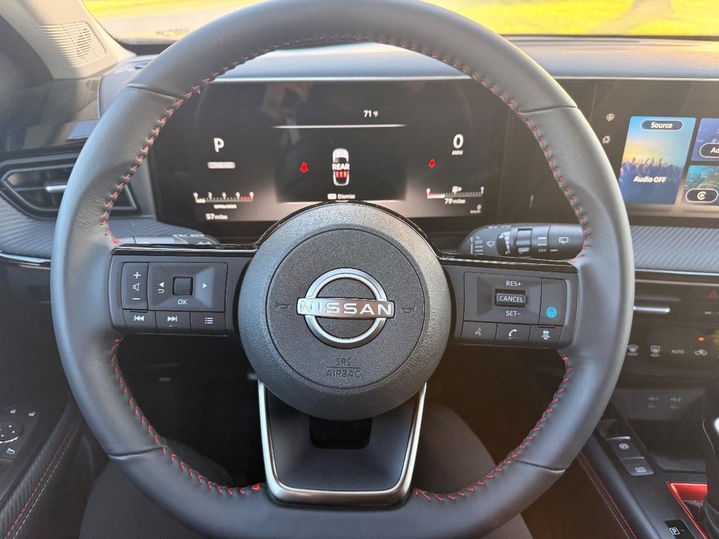 Nissan Kicks Vehicle Full-screen Gallery Image 15