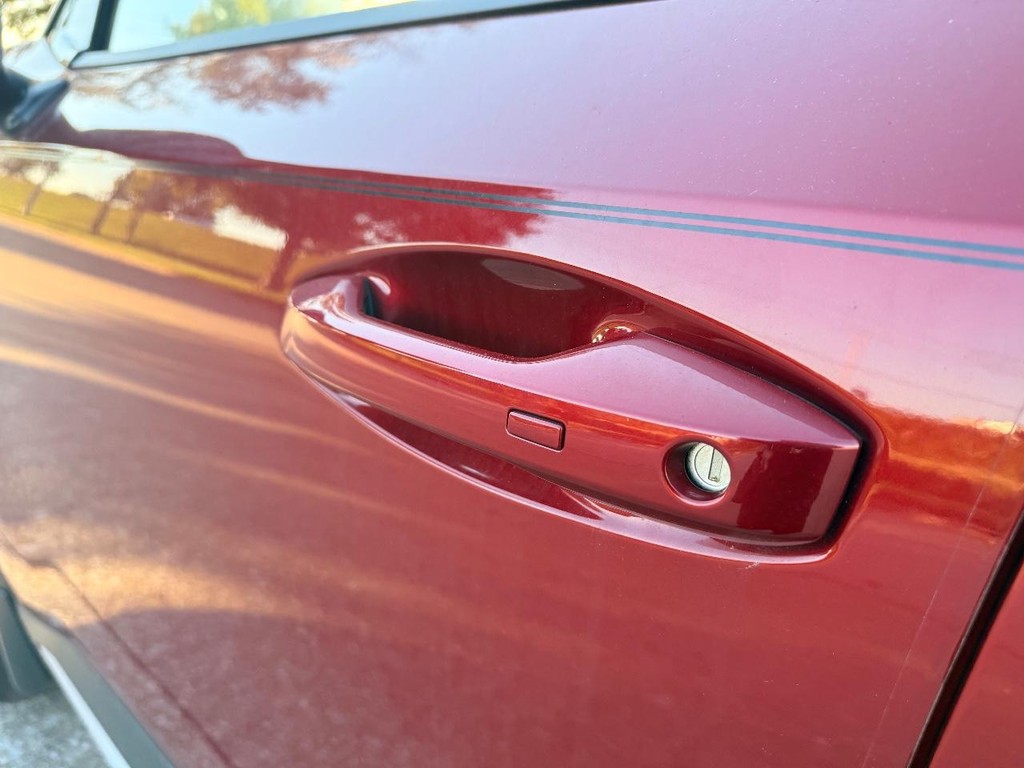 Nissan Kicks Vehicle Full-screen Gallery Image 18