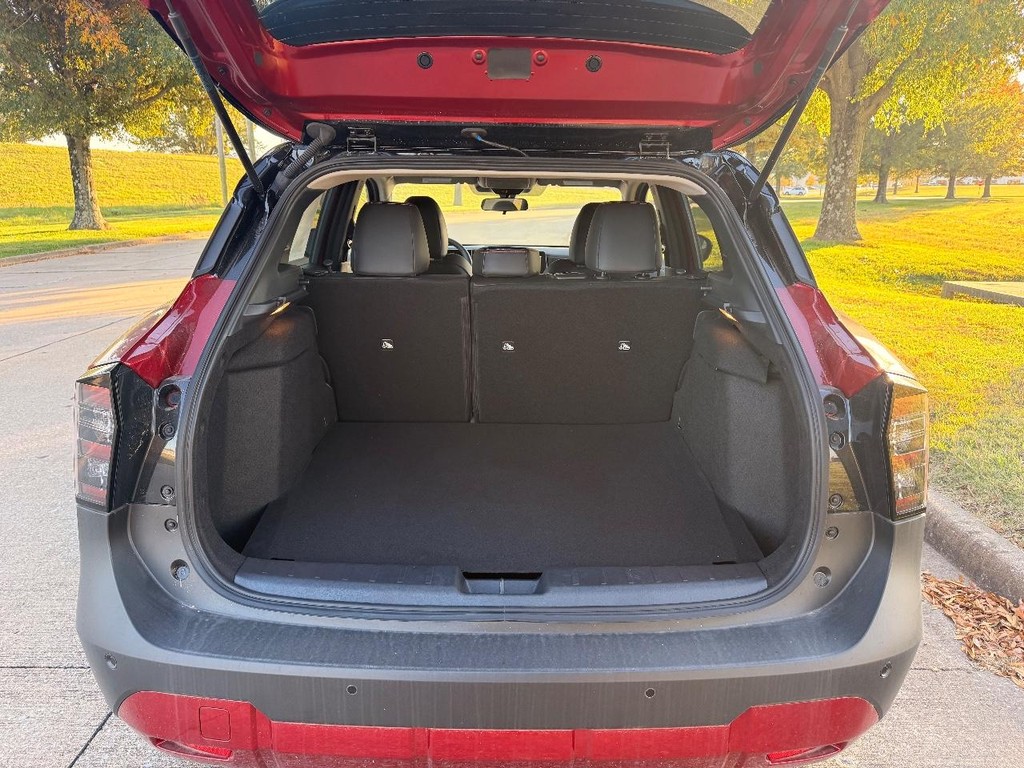 Nissan Kicks Vehicle Full-screen Gallery Image 21