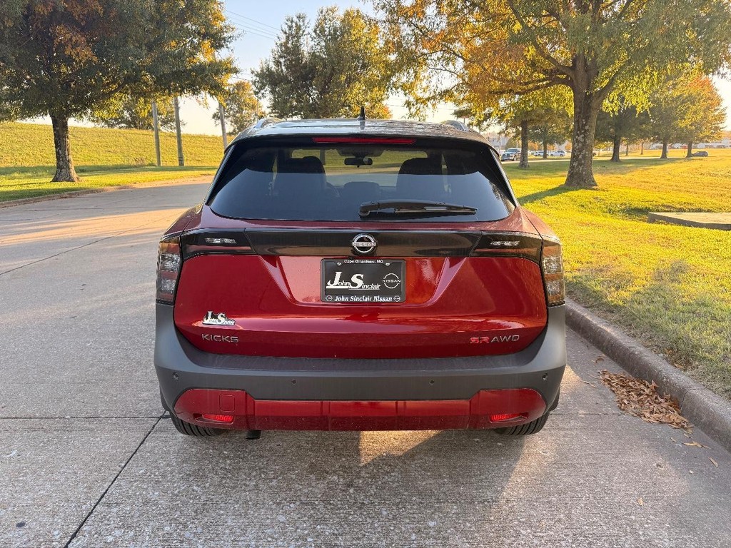 Nissan Kicks Vehicle Full-screen Gallery Image 22