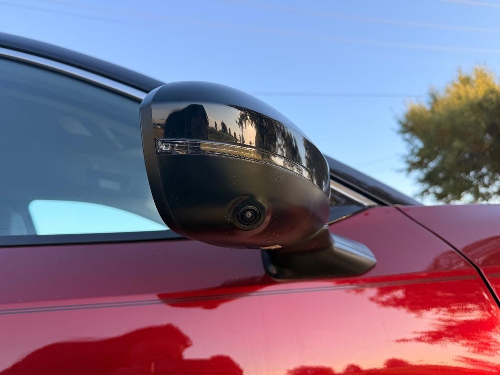 Nissan Kicks Vehicle Full-screen Gallery Image 23