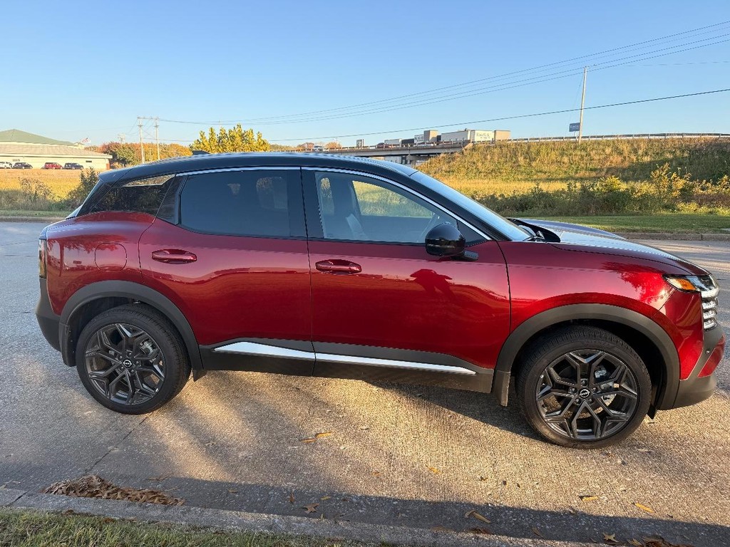 Nissan Kicks Vehicle Full-screen Gallery Image 26