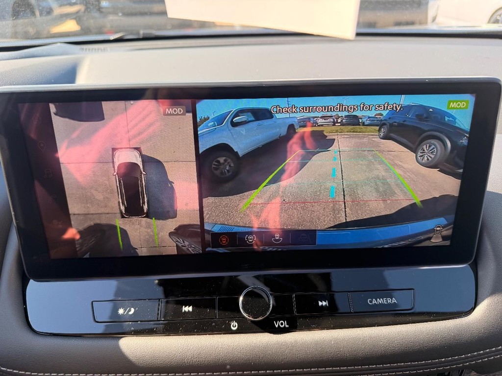 Nissan Rogue Vehicle Full-screen Gallery Image 02