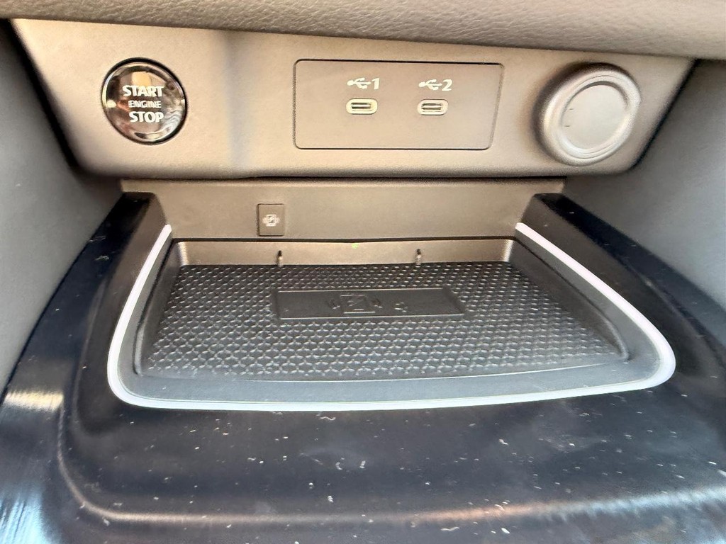 Nissan Rogue Vehicle Full-screen Gallery Image 07