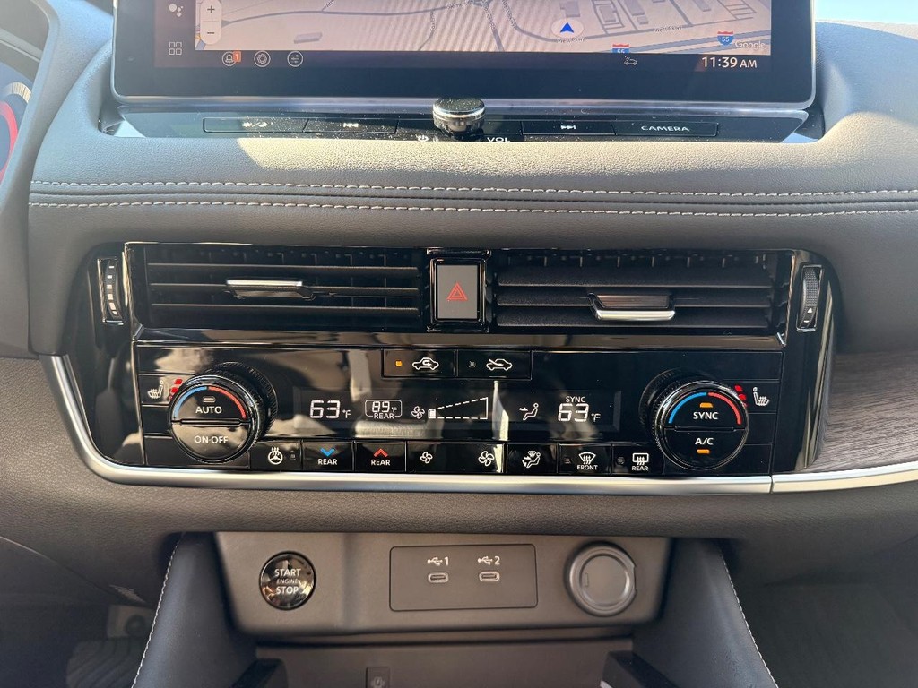 Nissan Rogue Vehicle Full-screen Gallery Image 10