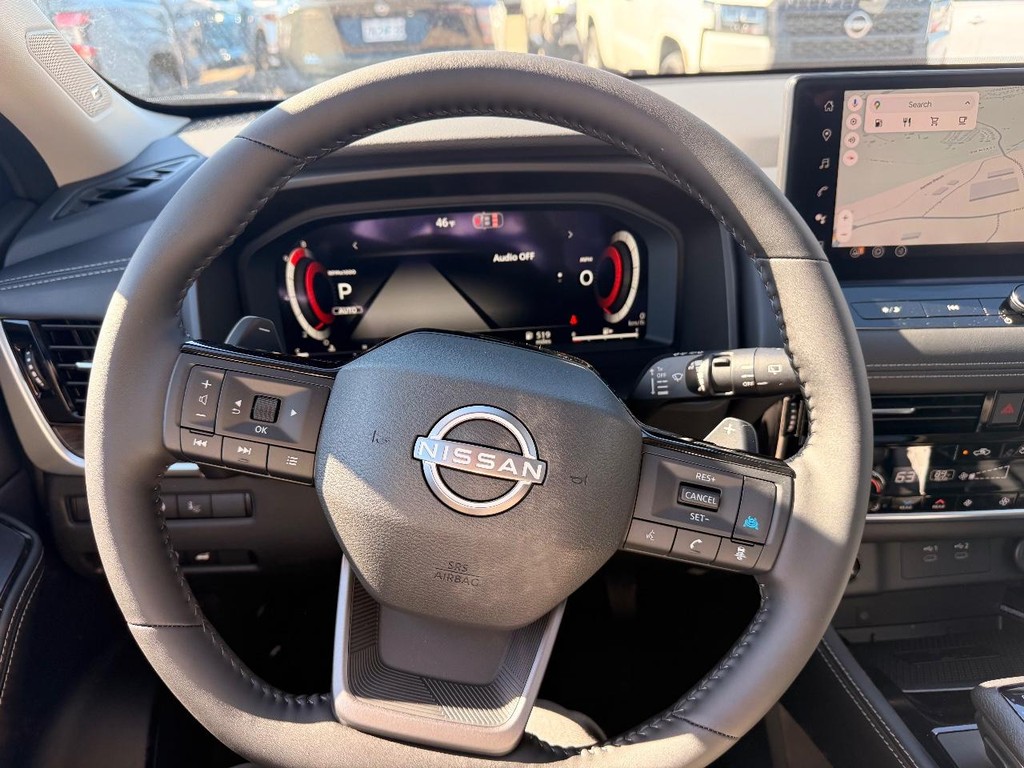 Nissan Rogue Vehicle Full-screen Gallery Image 13