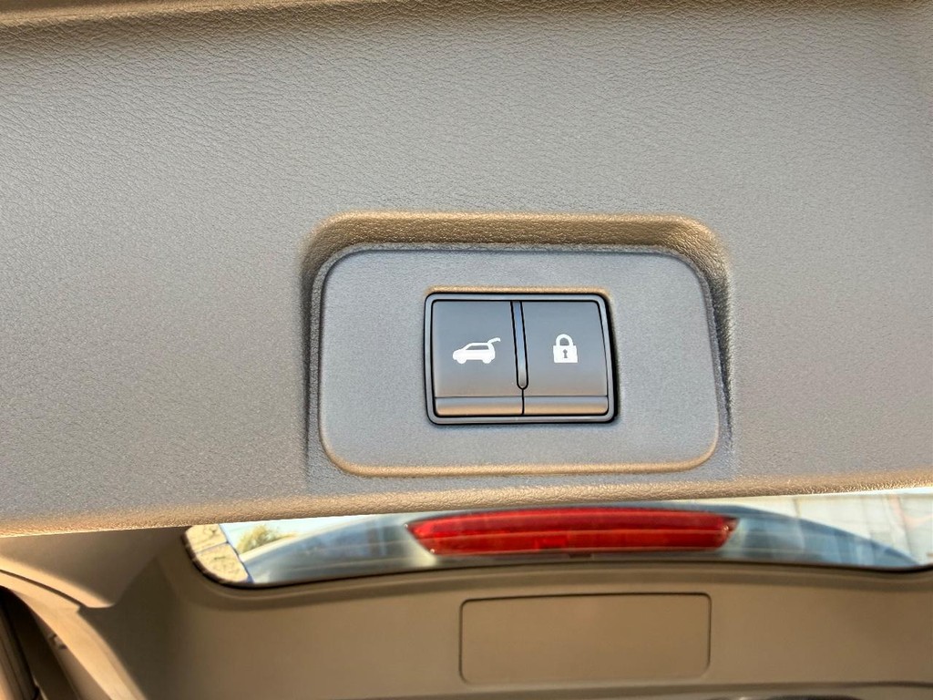 Nissan Rogue Vehicle Full-screen Gallery Image 27