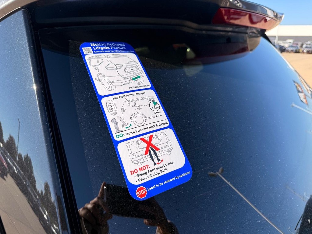 Nissan Rogue Vehicle Full-screen Gallery Image 30