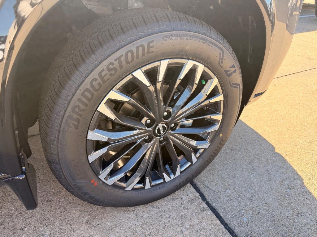 Nissan Rogue Vehicle Full-screen Gallery Image 32