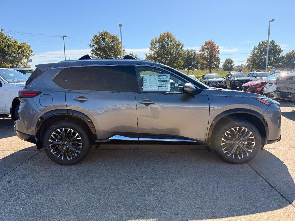 Nissan Rogue Vehicle Full-screen Gallery Image 33