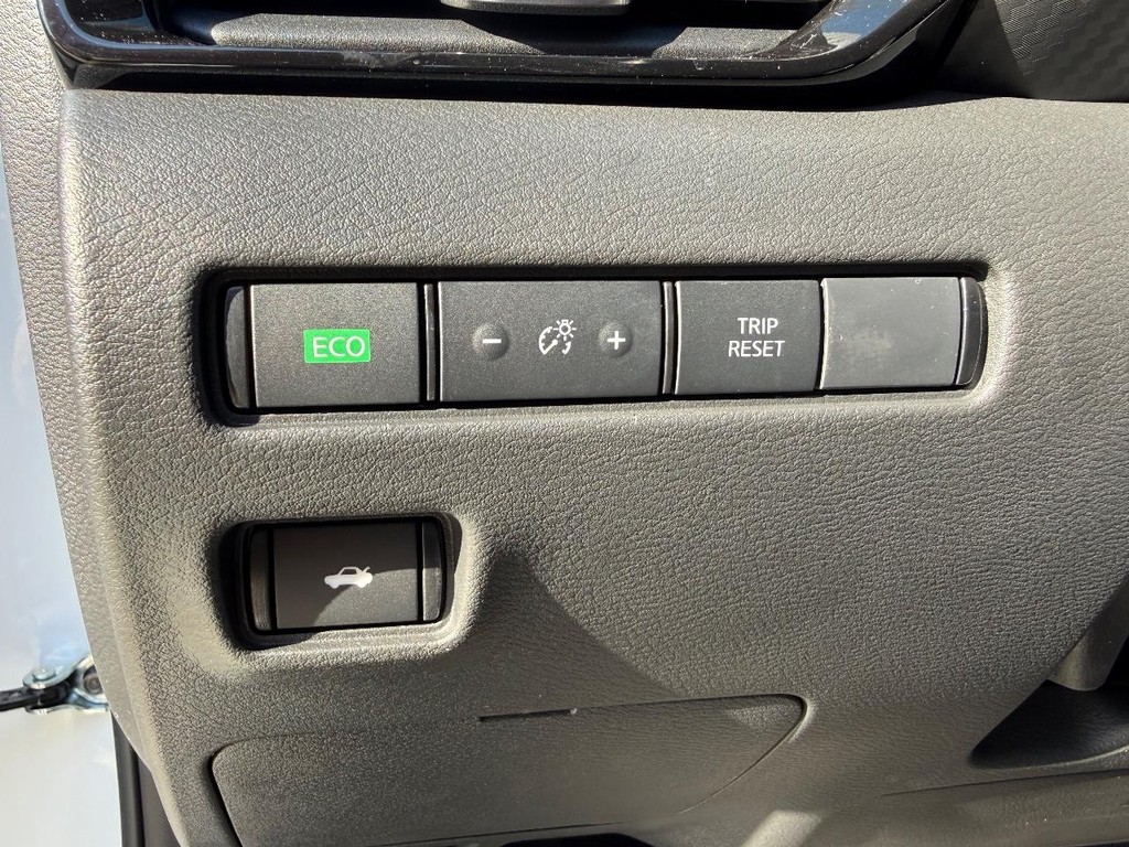 Nissan Sentra Vehicle Full-screen Gallery Image 08