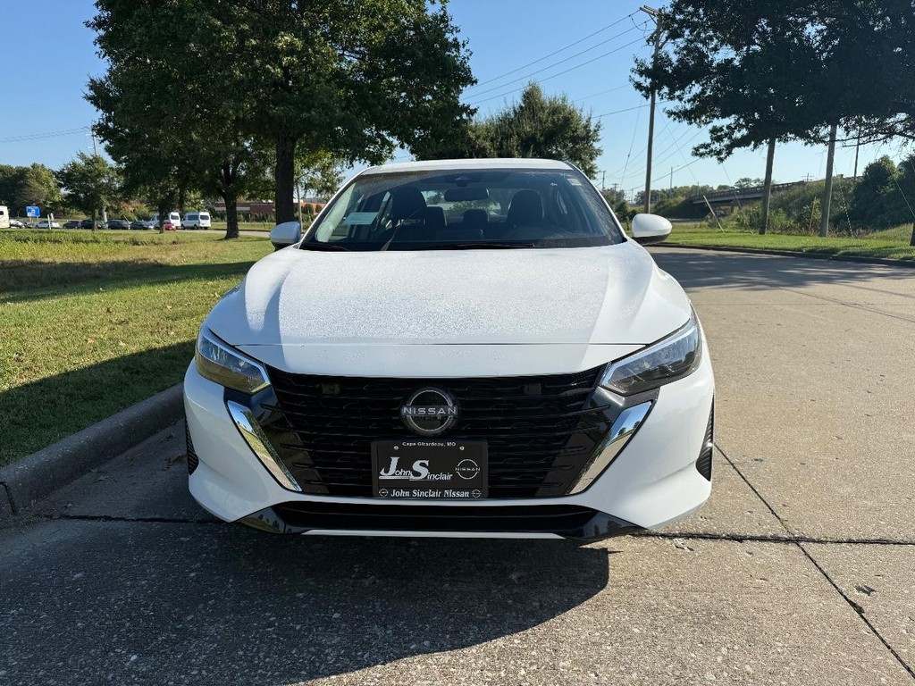 Nissan Sentra Vehicle Full-screen Gallery Image 14