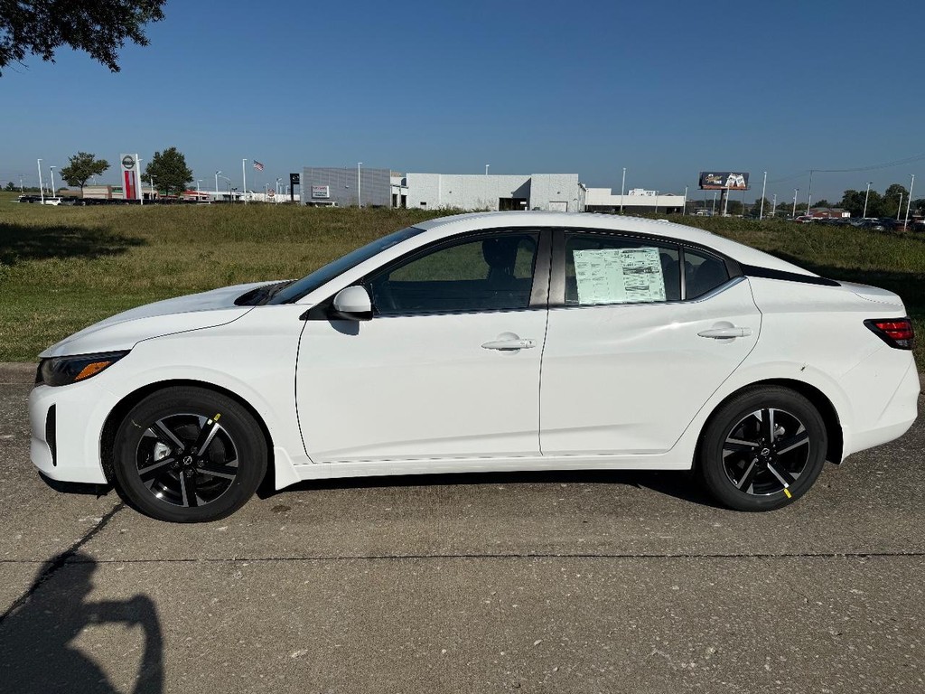 Nissan Sentra Vehicle Full-screen Gallery Image 15