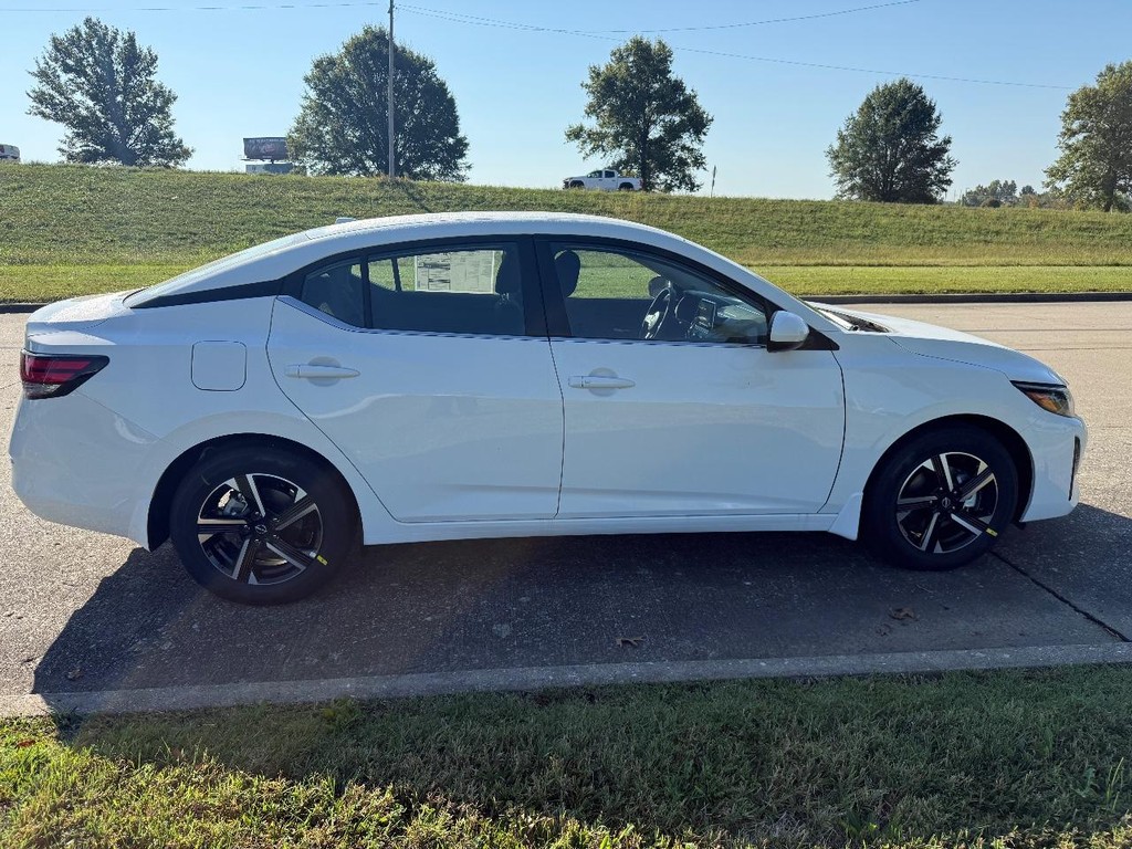 Nissan Sentra Vehicle Full-screen Gallery Image 17