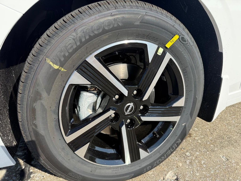 Nissan Sentra Vehicle Full-screen Gallery Image 18