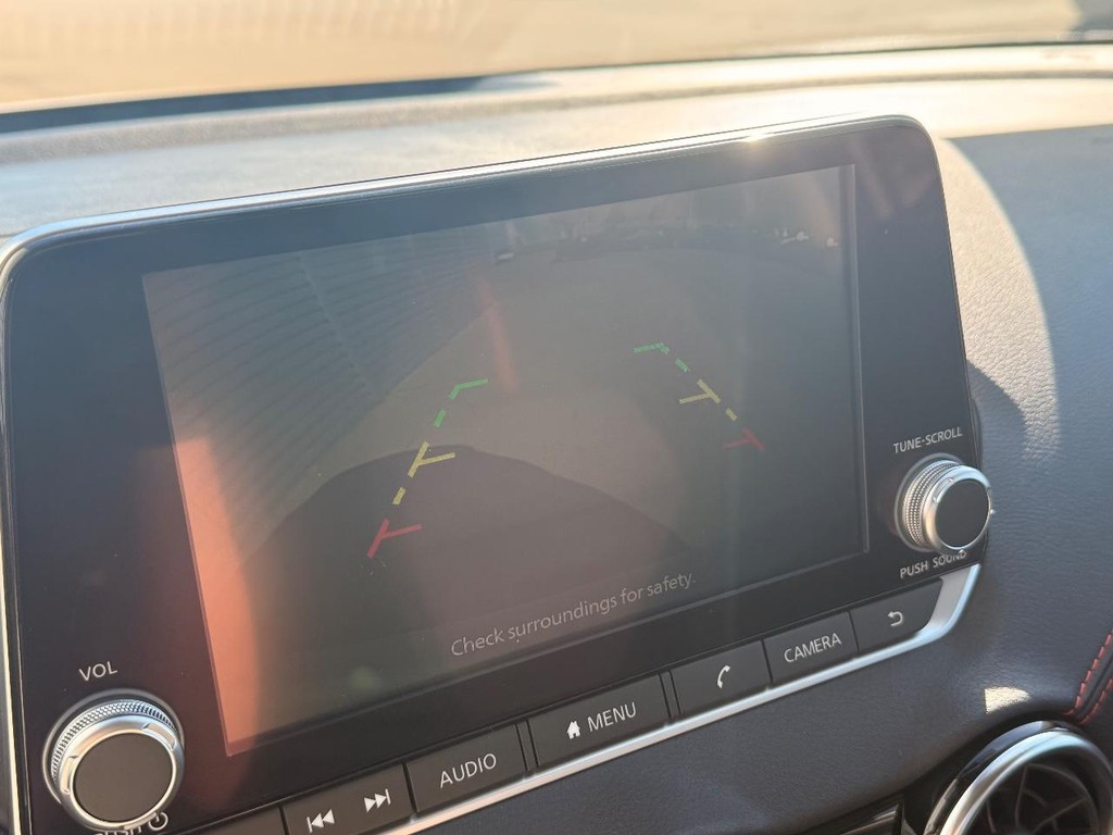 Nissan Sentra Vehicle Full-screen Gallery Image 02