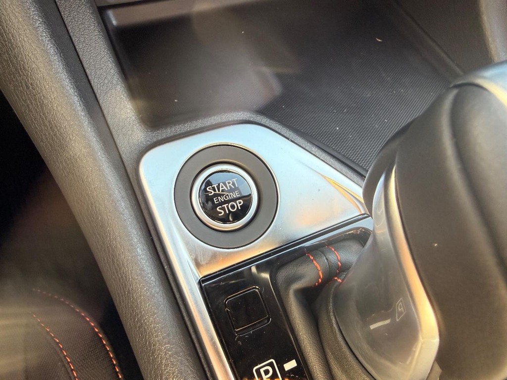 Nissan Sentra Vehicle Full-screen Gallery Image 03