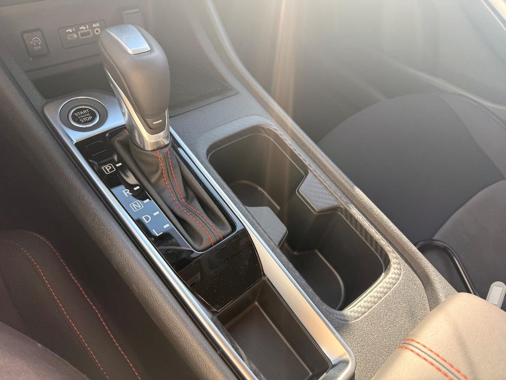 Nissan Sentra Vehicle Full-screen Gallery Image 07