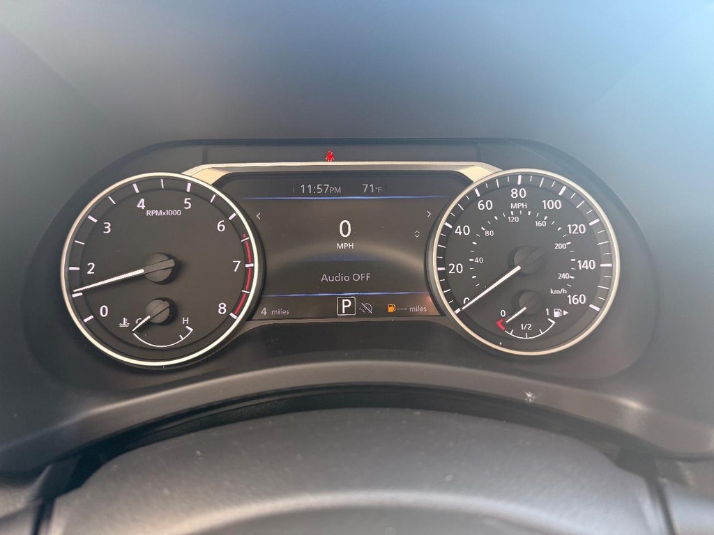 Nissan Sentra Vehicle Full-screen Gallery Image 10