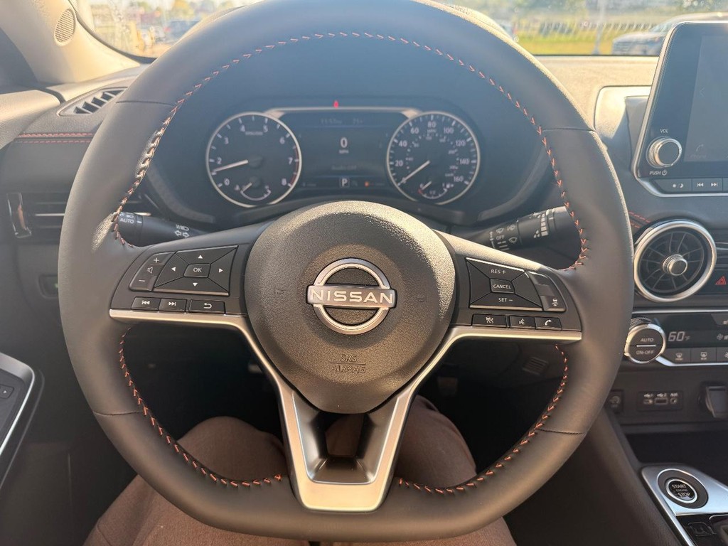 Nissan Sentra Vehicle Full-screen Gallery Image 11