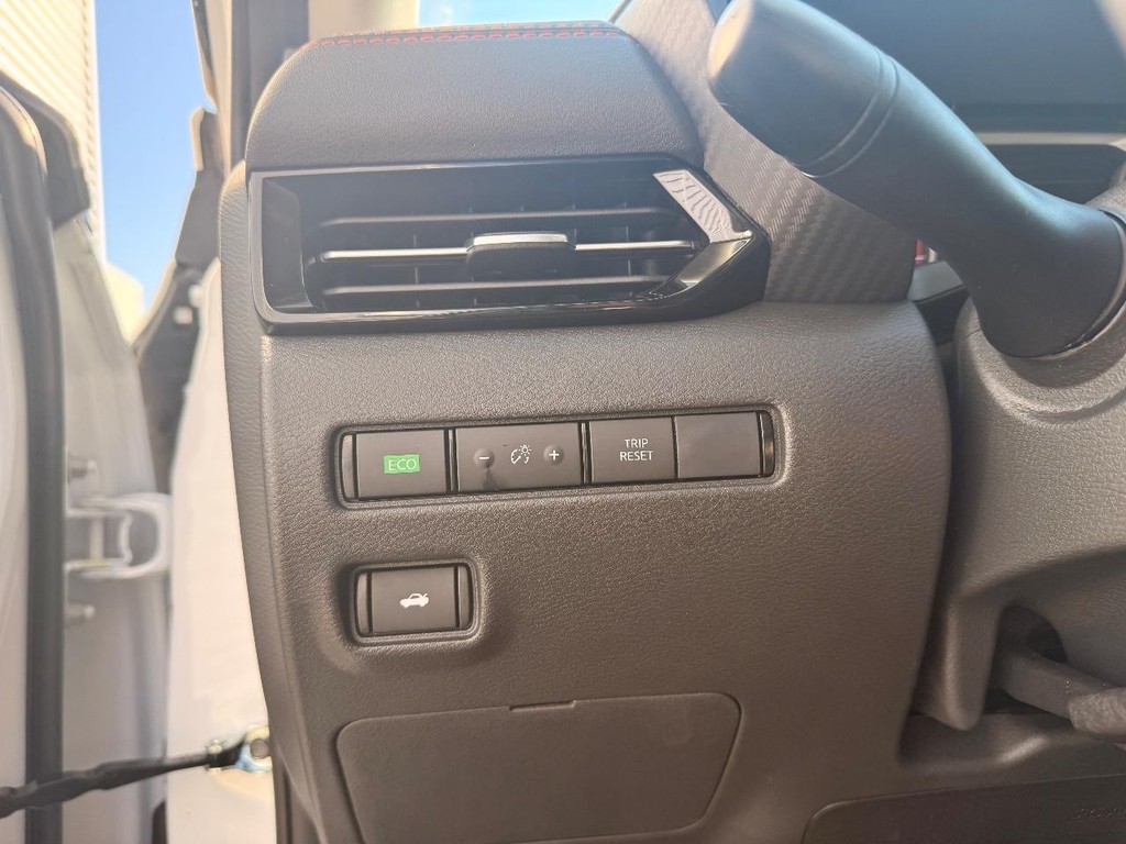 Nissan Sentra Vehicle Full-screen Gallery Image 12