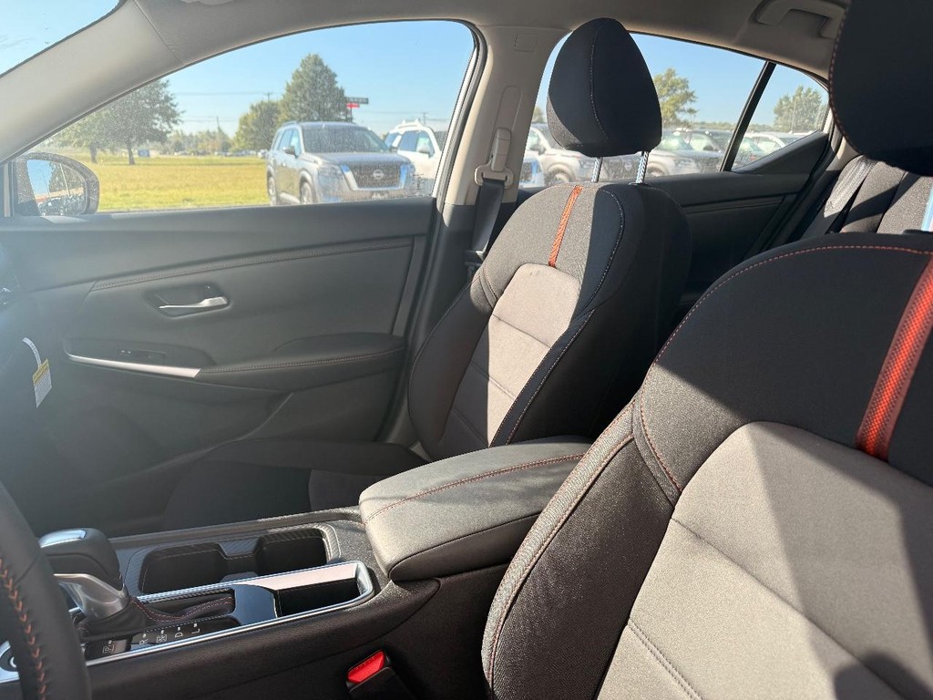 Nissan Sentra Vehicle Full-screen Gallery Image 13