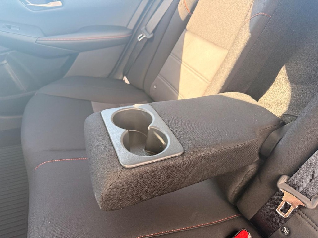 Nissan Sentra Vehicle Full-screen Gallery Image 17