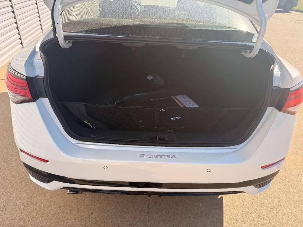 Nissan Sentra Vehicle Full-screen Gallery Image 19