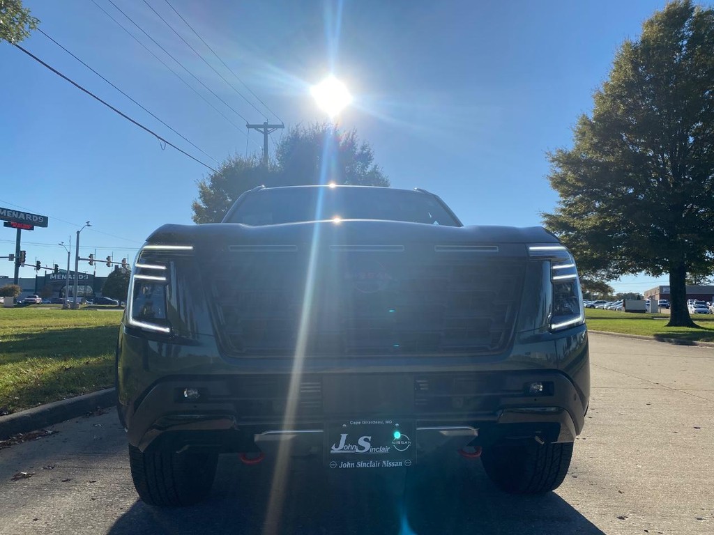 Nissan Armada Vehicle Full-screen Gallery Image 03