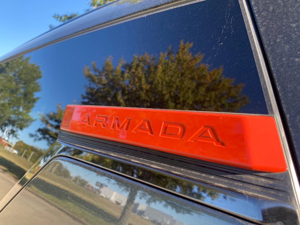 Nissan Armada Vehicle Full-screen Gallery Image 05