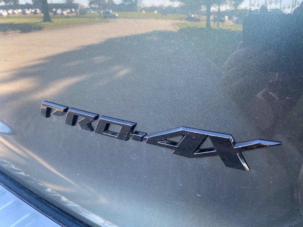 Nissan Armada Vehicle Full-screen Gallery Image 06