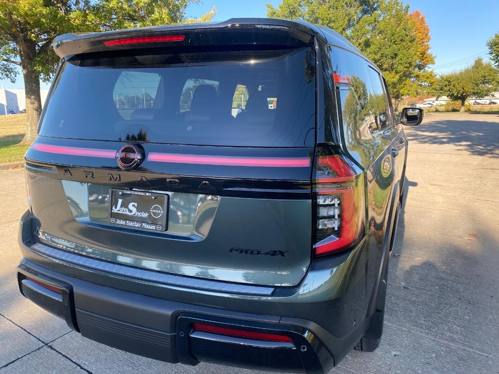 Nissan Armada Vehicle Full-screen Gallery Image 07