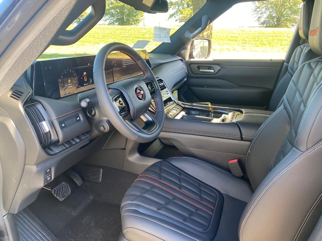 Nissan Armada Vehicle Full-screen Gallery Image 09