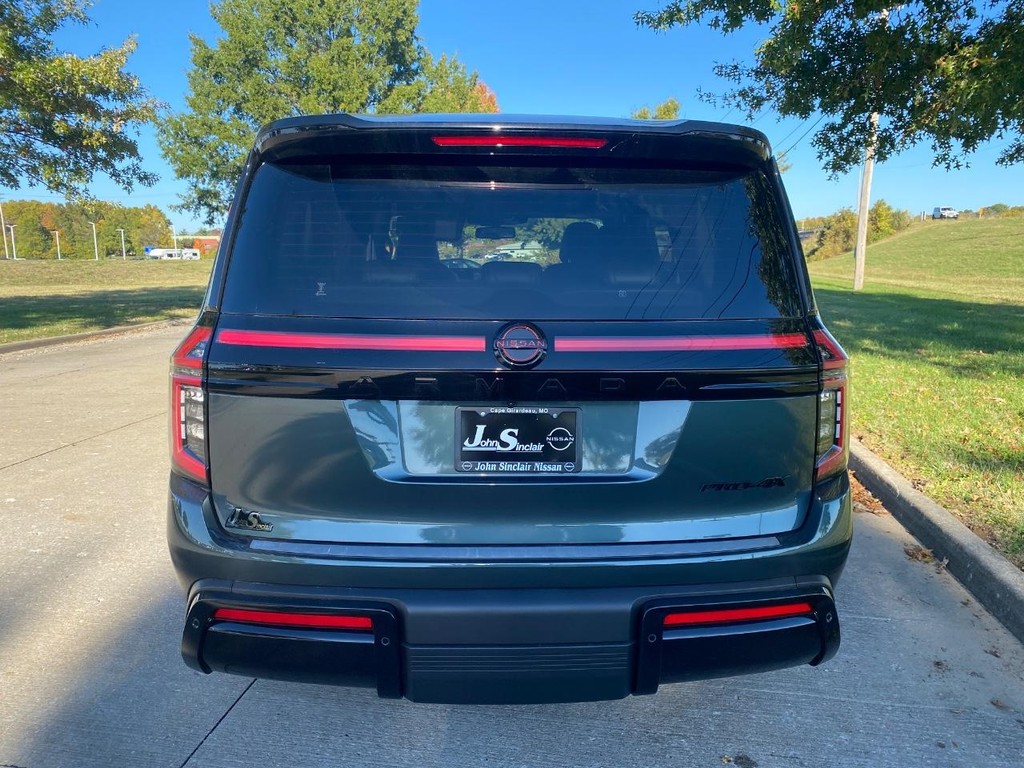 Nissan Armada Vehicle Full-screen Gallery Image 11