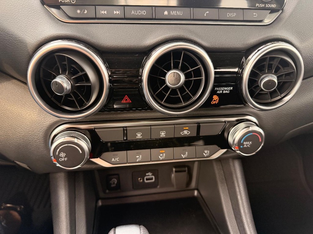 Nissan Sentra Vehicle Full-screen Gallery Image 05