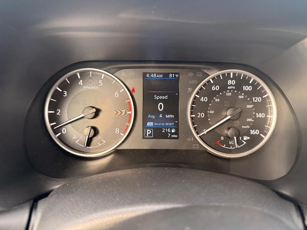 Nissan Sentra Vehicle Full-screen Gallery Image 10