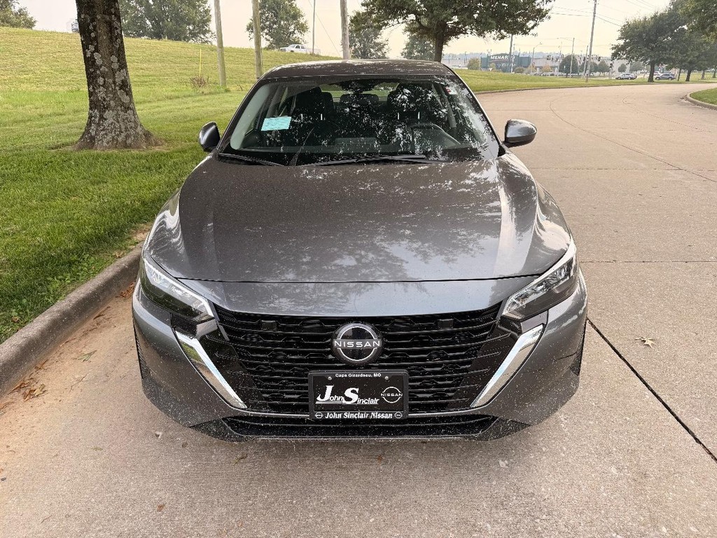 Nissan Sentra Vehicle Full-screen Gallery Image 16